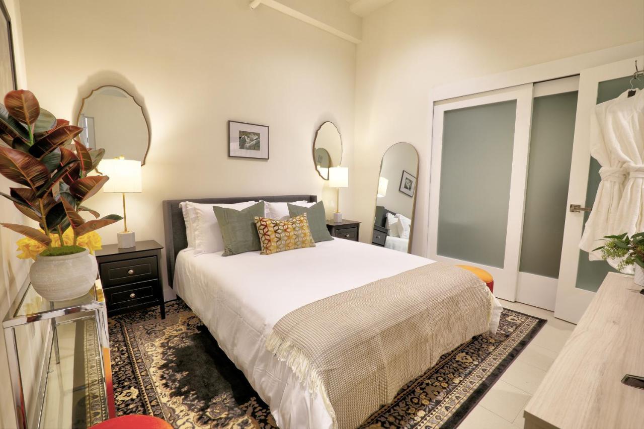 Classic Angeles Elegance In Downtown, Sleeps 4, Free Parking And 360 Degree View Roof Pool! Apartamento Los Angeles