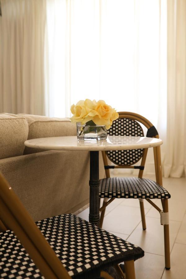 Apartamento Classic Angeles Elegance In Downtown, Sleeps 4, Free Parking And 360 Degree View Roof Pool!